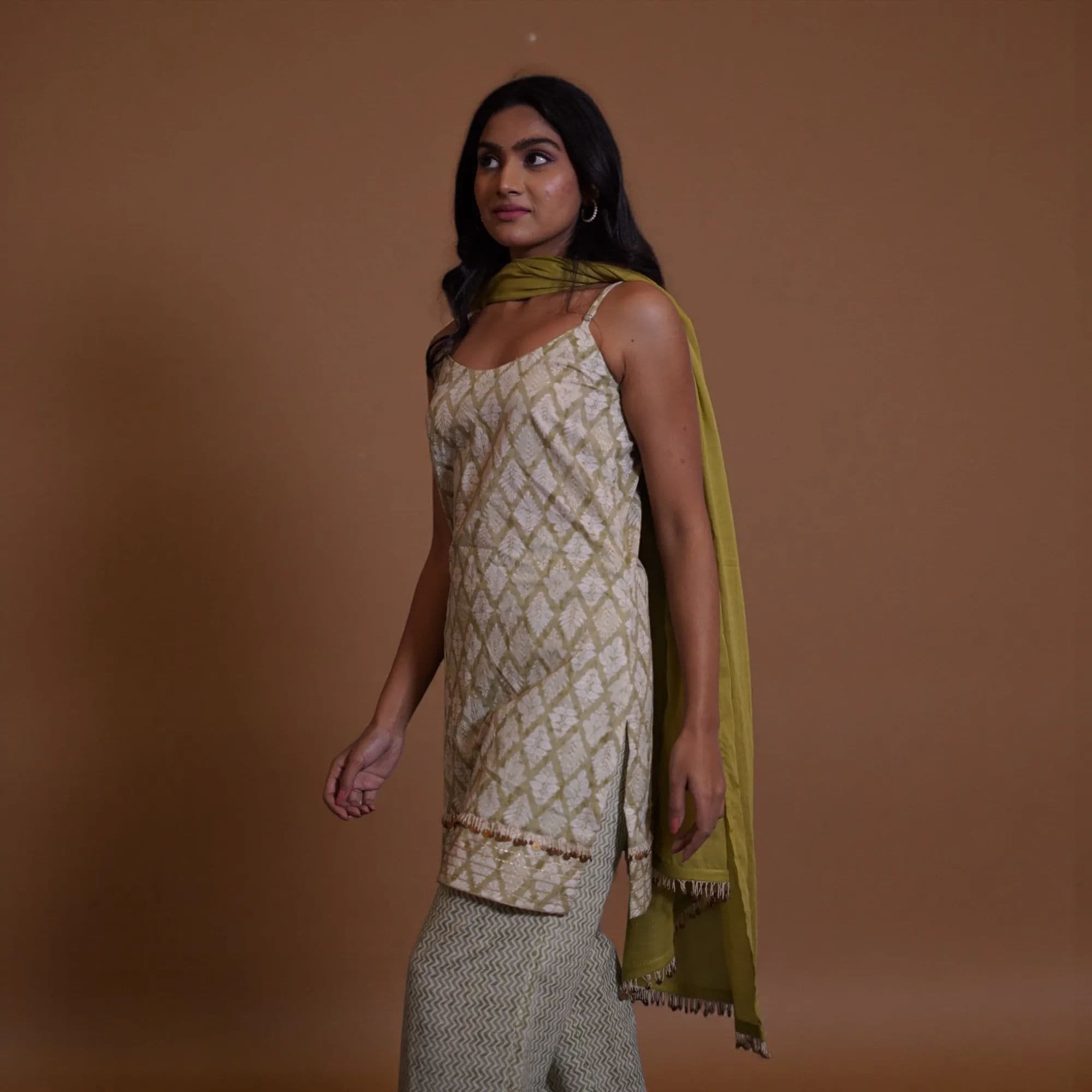 Cream and gold geometric patterned suit with white dupatta 3