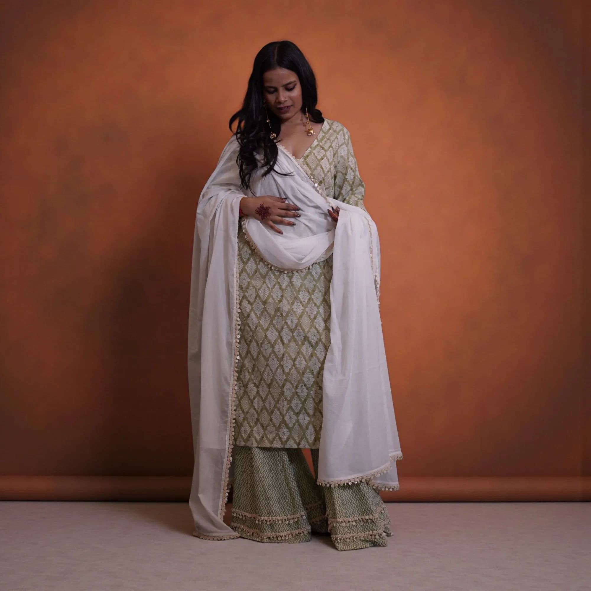 Cream and gold geometric patterned suit with white dupatta 5