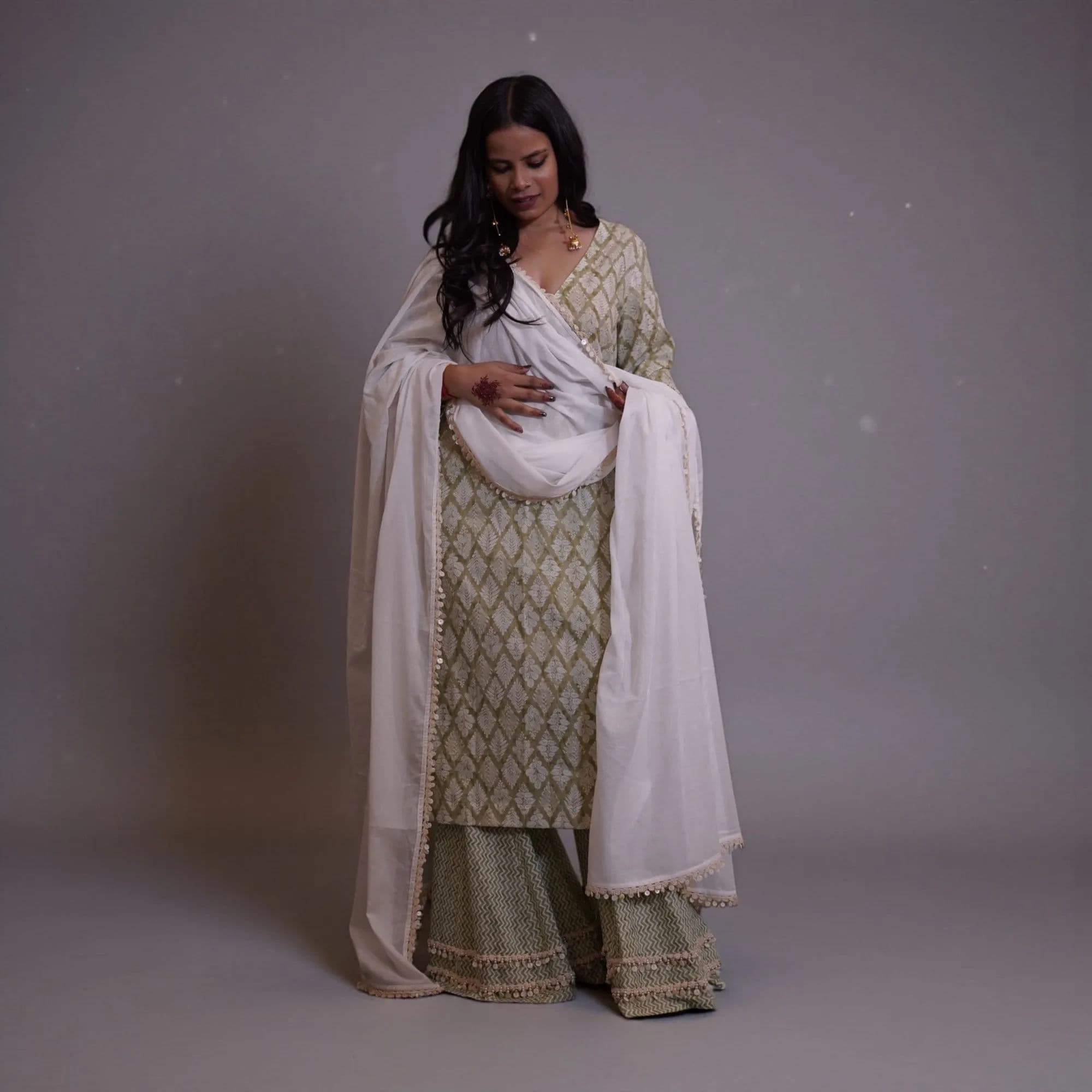 Cream and gold geometric patterned suit with white dupatta 6