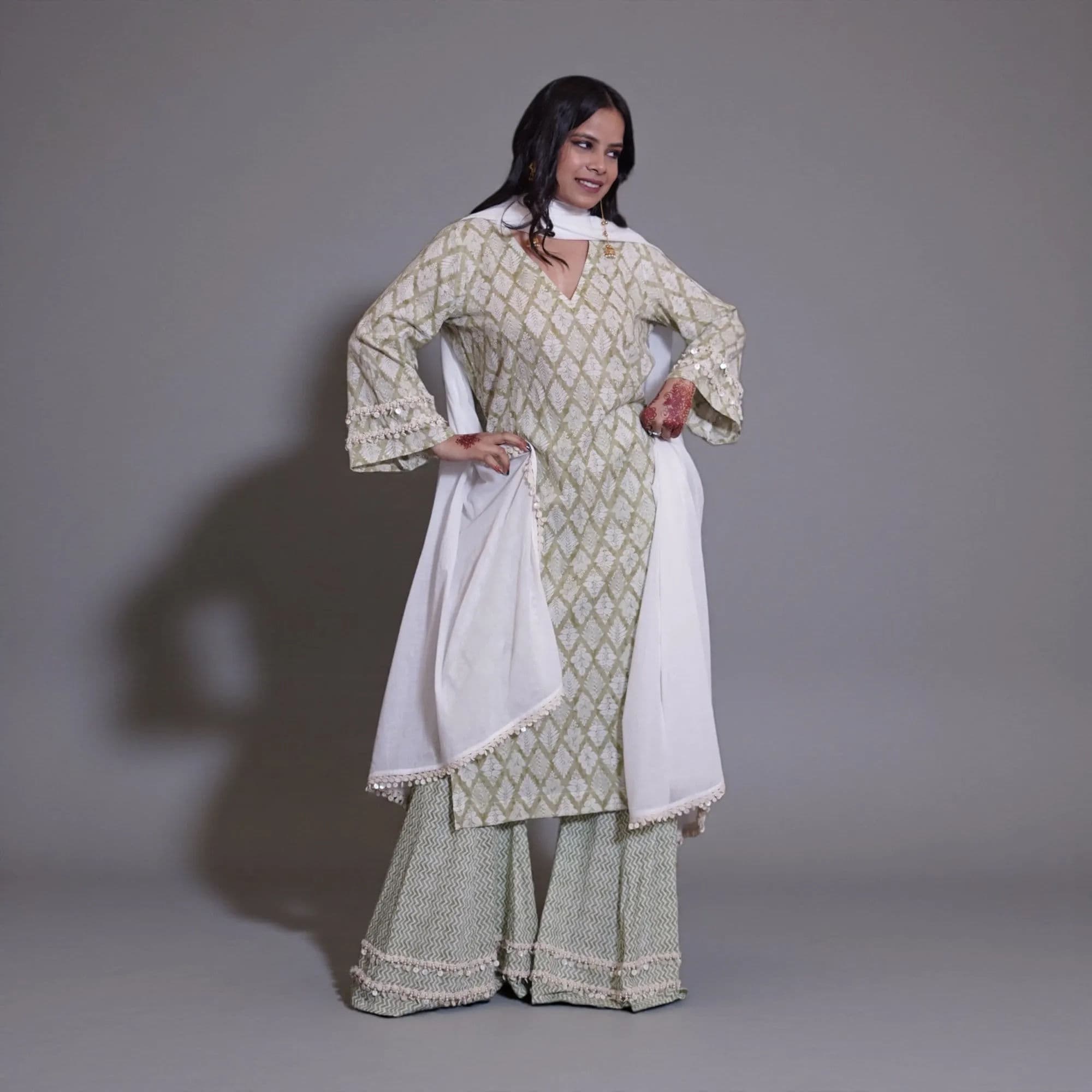 Cream and gold geometric patterned suit with white dupatta 8